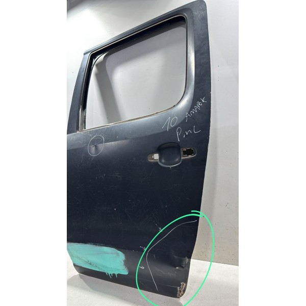 Porta Traseira Esquerda Volkswagen Amarok 2010 2020 Detalhe
