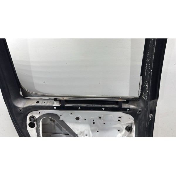 Porta Traseira Esquerda Volkswagen Amarok 2010 2020 Detalhe