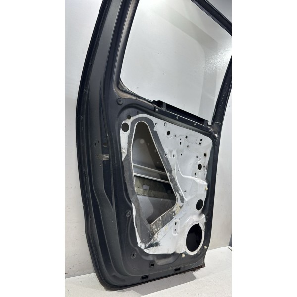 Porta Traseira Esquerda Volkswagen Amarok 2010 2020 Detalhe