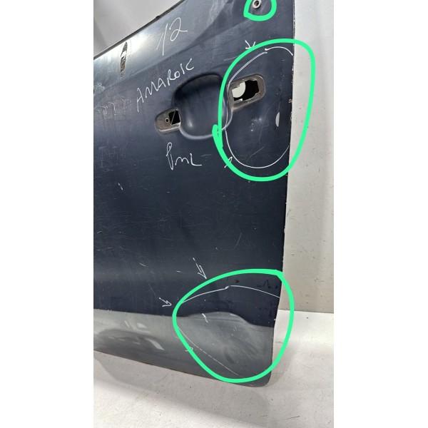 Porta Traseira Esquerda Volkswagen Amarok 2010 2020 Detalhe