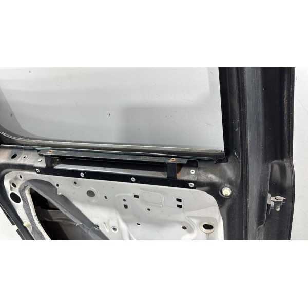 Porta Traseira Esquerda Volkswagen Amarok 2010 2020 Detalhe