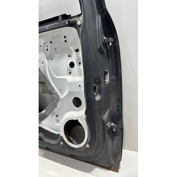 Porta Traseira Esquerda Volkswagen Amarok 2010 2020 Detalhe