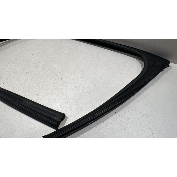 Borracha Canaleta Vidro Dianteiro Direito Amarok 2010 A 2022 Borracha Canaleta Vidro Dianteiro Direito Amarok 2010 A 2022