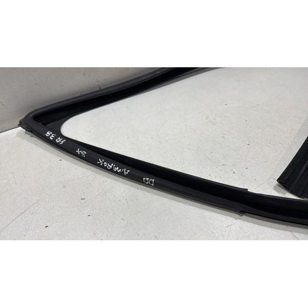 Borracha Canaleta Vidro Dianteiro Direito Amarok 2010 A 2022 Borracha Canaleta Vidro Dianteiro Direito Amarok 2010 A 2022