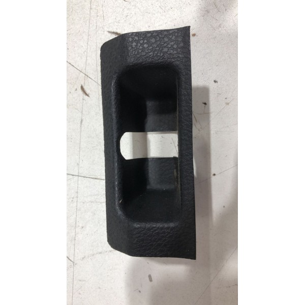 Moldura Fechadura Porta Malas Chevrolet Onix 2015 A 2019
