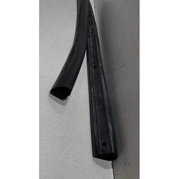 Borracha Inferior Porta Traseira Esquerda Fit 2015/2020
