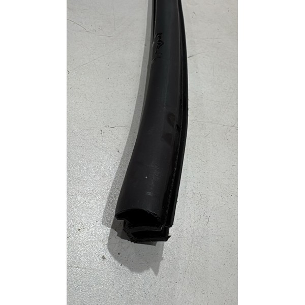 Borracha Acabamento Lateral Traseira Esquerda Jeep Renegade Borracha Acabamento Lateral Traseira Esquerda Jeep Renegade