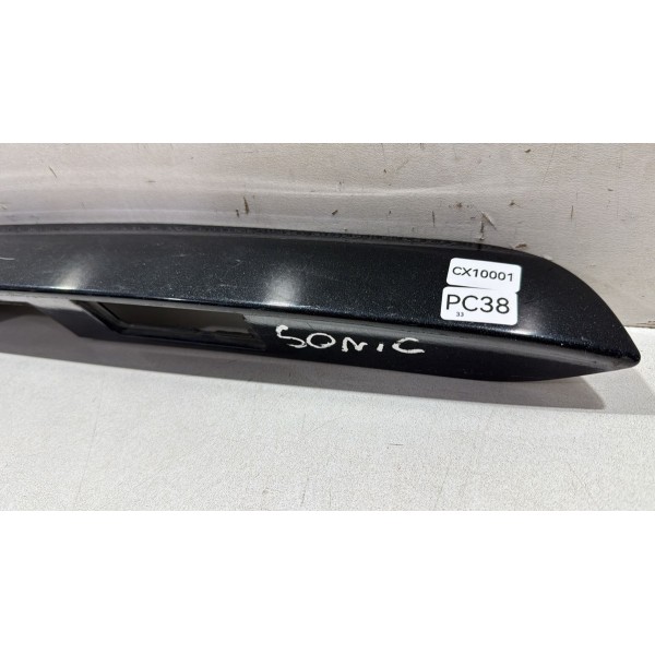 Friso Aplique Porta Malas Gm Sonic  Hatch 95051356