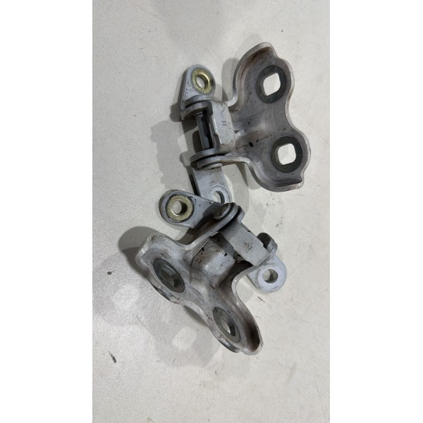 Dobradiça Porta Traseira Esquerda Chevrolet Onix 2013/2019