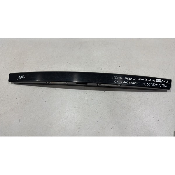 Moldura Botão Tampa Traseira Gm Cruze Sedan 2011 A 2016
