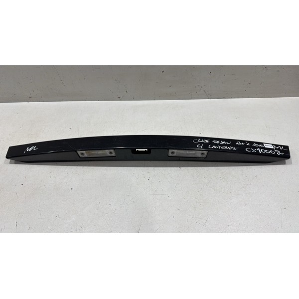 Moldura Botão Tampa Traseira Gm Cruze Sedan 2011 A 2016