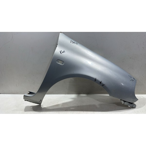 Paralama Direito Renault Clio 2001  2002 Detalhes