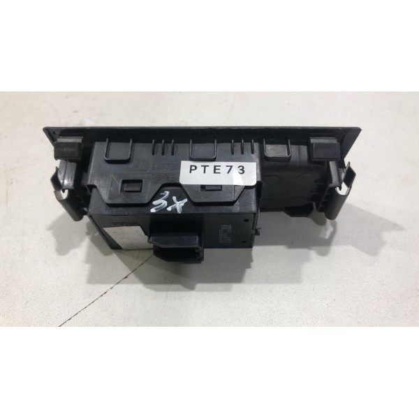 Botão Vidro Elétrico Traseiro Esquerdo Gm Onix  94773047