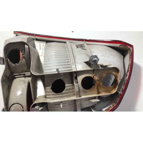 Lanterna Esquerda Original Gm Corsa Sedan 08 Á 12 C/ Detalhe Esquerdo/motorista Vermelho