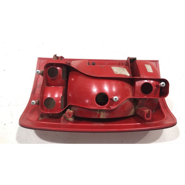 Lanterna Esquerda Vw Amarok 2011 12 13 14 15 16 Arteb Detalh Esquerdo/motorista Vermelho