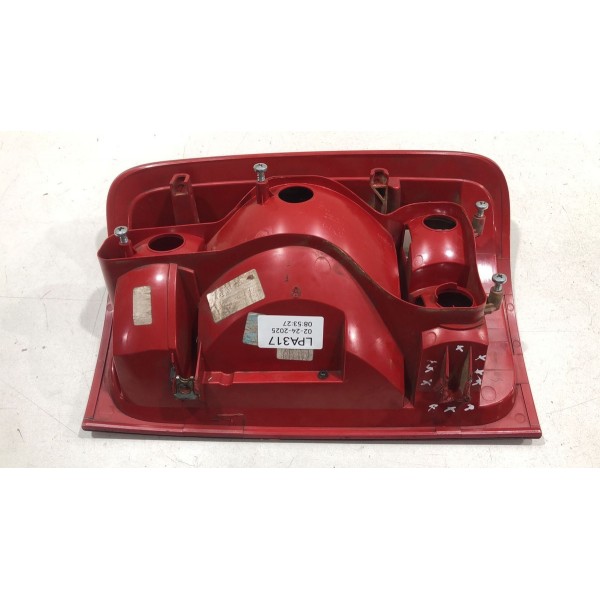 Lanterna Esquerda Vw Amarok 2011 12 13 14 15 16 Arteb Detalh Esquerdo/motorista Vermelho