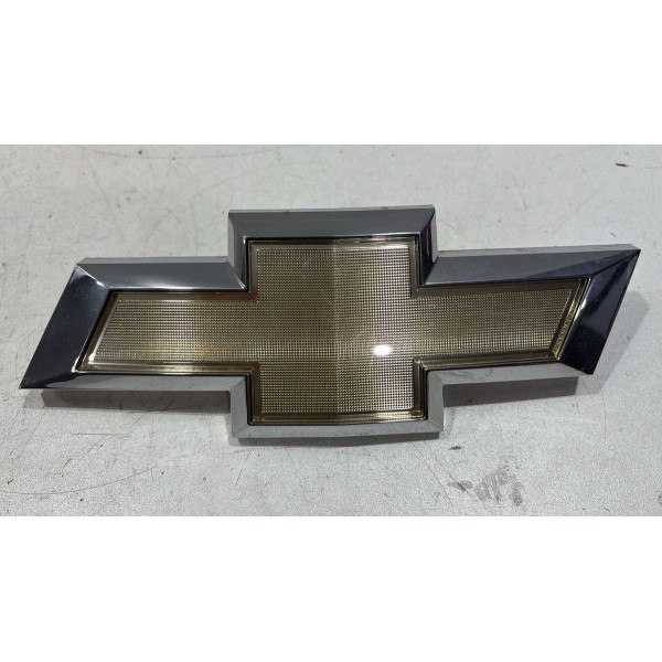 Emblema Da Grade Dianteira Chevrolet Spin Lt 13/18 Original