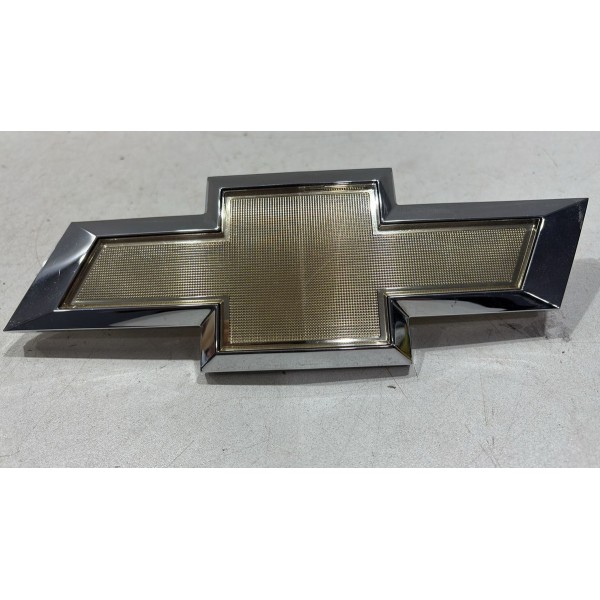 Emblema Da Grade Dianteira Chevrolet Spin Lt 13/18 Original