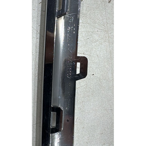 Moldura Cromada Grade Dianteira Gm Onix 2020/2023 Original Cromado
