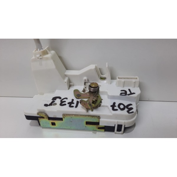 Fechadura Porta Traseira Esquerda Peugeot 307 2005
