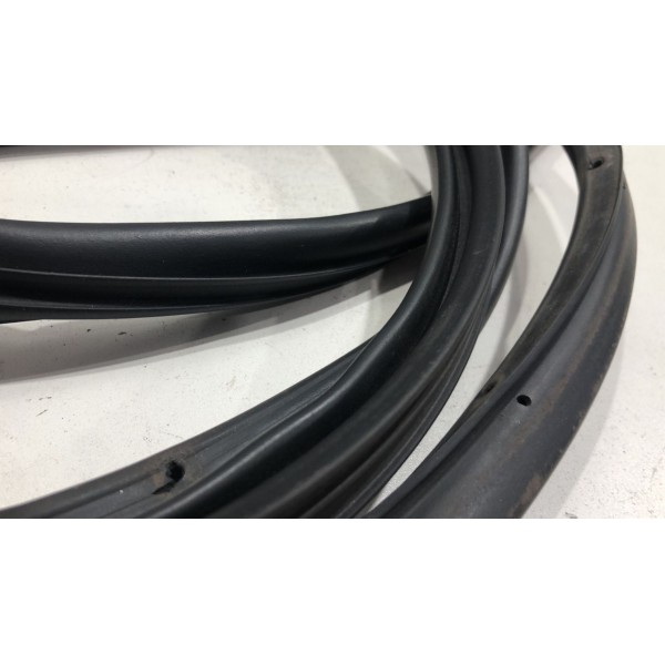 Guarnição Borracha Dianteira Esquerda Kia Sportage 2011/2016