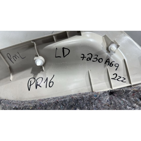 Acabamento Traseiro Direito Mitsubishi Outlander 2014/2018