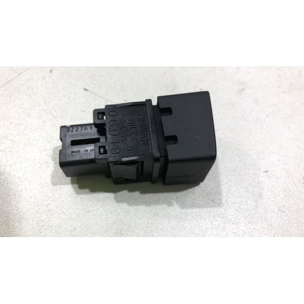 Botão Interruptor Pisca Alerta Painel Nissan March 2015 Orig Preto Botão Interruptor Pisca Alerta Painel Nissan March 2015 Orig Preto