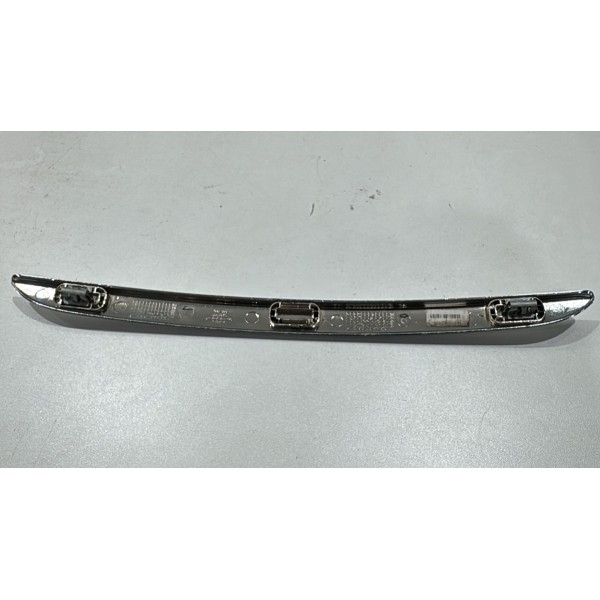 Friso Emblema Tampa Traseira Peugeot 208 2014 2015 2016 2017 Cromado Friso Emblema Tampa Traseira Peugeot 208 2014 2015 2016 2017 Cromado