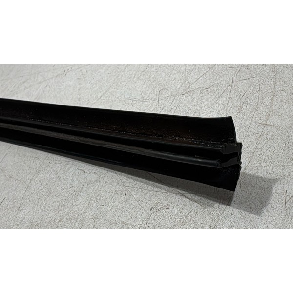 Borracha Canaleta Parabrisa Esquerda Clio 2001/2004 Preto Borracha Canaleta Parabrisa Esquerda Clio 2001/2004 Preto