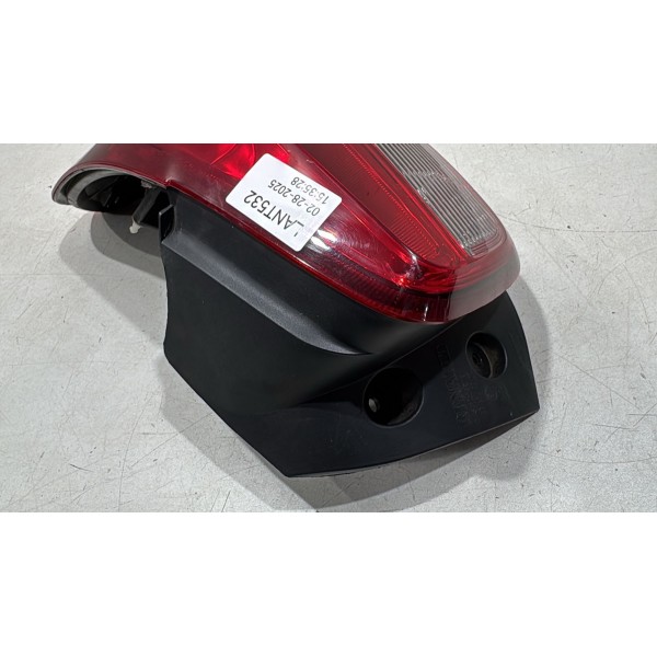 Lanterna Kwid 2018 2022 Lado Direito Direito/passageiro Vermelha Lanterna Kwid 2018 2022 Lado Direito Direito/passageiro Vermelha