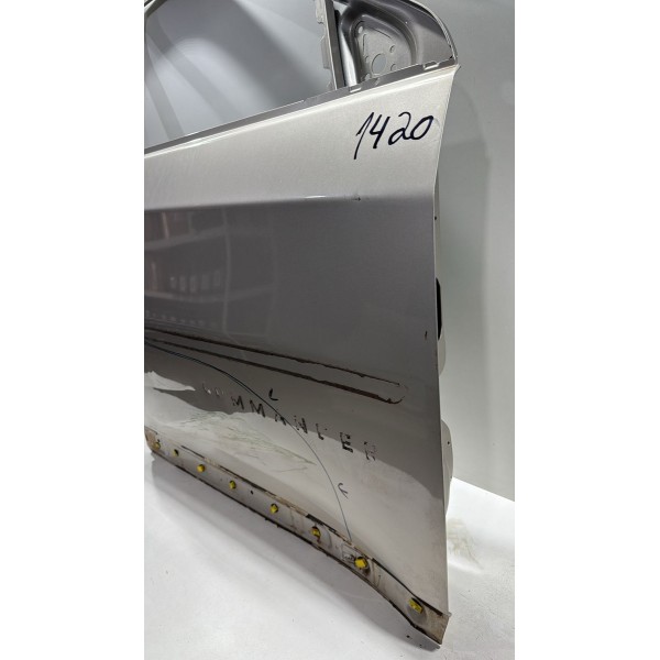 Porta Dianteira Direita Jeep Commander C/ Detalhe Dourada Porta Dianteira Direita Jeep Commander C/ Detalhe Dourada