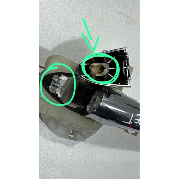 Maçaneta Traseira Esquerda Kia Sportage 2011/2016 Cromada Maçaneta Traseira Esquerda Kia Sportage 2011/2016 Cromada