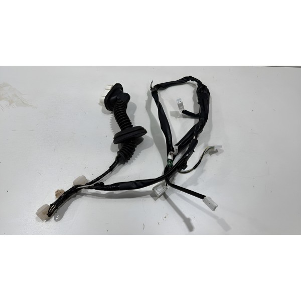 Chicote Forro Porta Traseira Esquer Toyota Yaris 2019 Á 2023 Preto