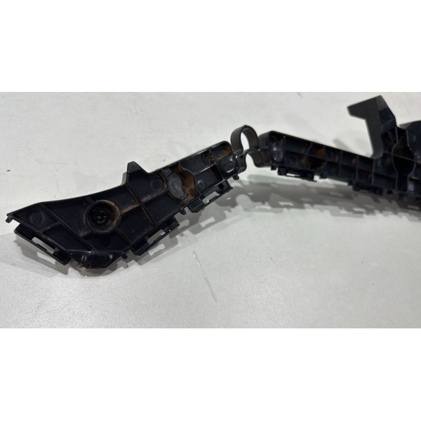 Guia Esquerda Parachoque Traseiro Yaris Sedan 2018 Á 2024