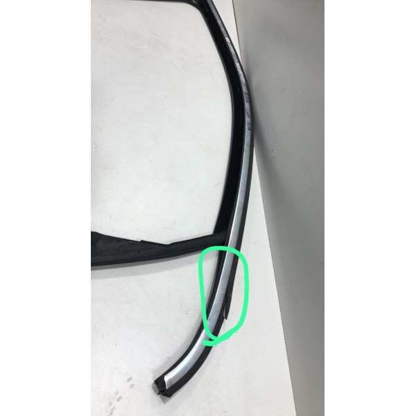 Borracha Canaleta Vidro Dianteira Direita Vw Jetta 2006 Á 10 Preto