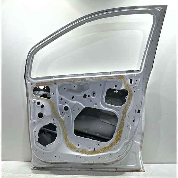 Porta Dianteira Direita Chevrolet Tracker 2015/2019 Detalhes Porta Dianteira Direita Chevrolet Tracker 2015/2019 Detalhes