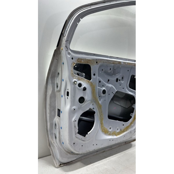 Porta Dianteira Direita Chevrolet Tracker 2015/2019 Detalhes Porta Dianteira Direita Chevrolet Tracker 2015/2019 Detalhes