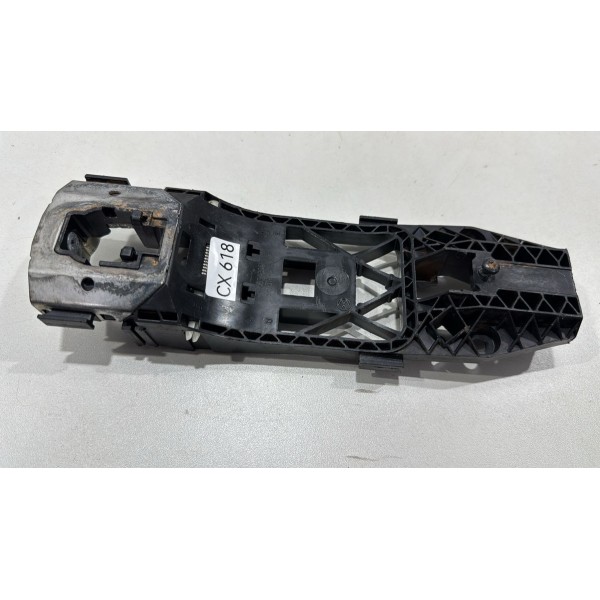 Suporte Maçaneta Externa Esquerda Vw Jetta Golf 2015 A 2021 Preto Dianteira/traseira Suporte Maçaneta Externa Esquerda Vw Jetta Golf 2015 A 2021 Preto Dianteira/traseira