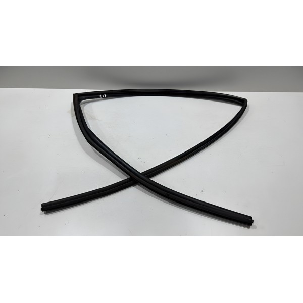 Borracha Canaleta Vidro Traseira Esquerda Yaris Sedan 2024 Preto Borracha Canaleta Vidro Traseira Esquerda Yaris Sedan 2024 Preto