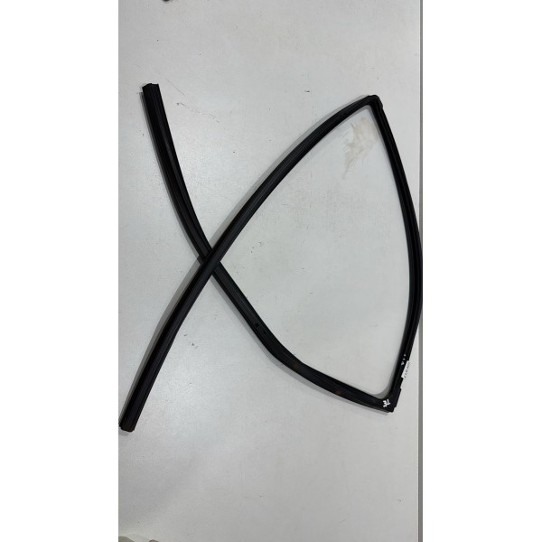 Borracha Canaleta Vidro Traseira Esquerda Yaris Sedan 2024 Preto Borracha Canaleta Vidro Traseira Esquerda Yaris Sedan 2024 Preto