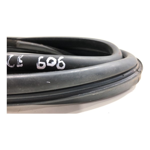 Borracha Vidro Diant Direita Fiat Uno Vivace 2010 Á 2021 Preto Borracha Vidro Diant Direita Fiat Uno Vivace 2010 Á 2021 Preto