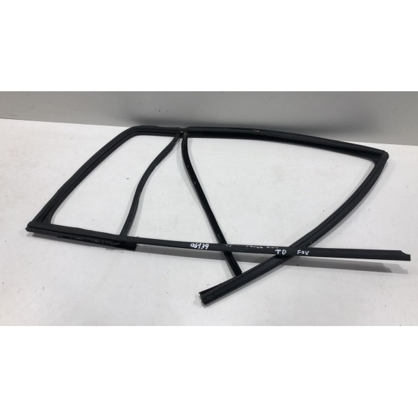 Borracha Canaleta Pestana Traseira Direita Spacefox 2010/14 Borracha Canaleta Pestana Traseira Direita Spacefox 2010/14