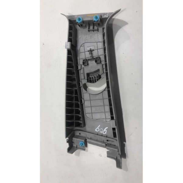 Acabamento Coluna Lado Direito Hyundai Ix35 2011/2016 Acabamento Coluna Lado Direito Hyundai Ix35 2011/2016