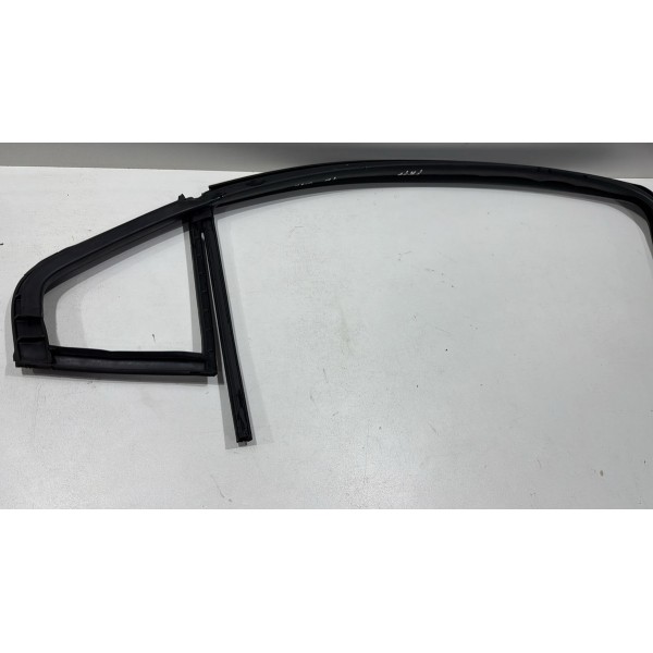 Canaleta Borracha Vidro Porta Traseira Esquerda 2013/2019 Canaleta Borracha Vidro Porta Traseira Esquerda 2013/2019