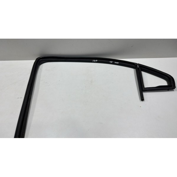 Canaleta Borracha Vidro Porta Traseira Esquerda 2013/2019 Canaleta Borracha Vidro Porta Traseira Esquerda 2013/2019