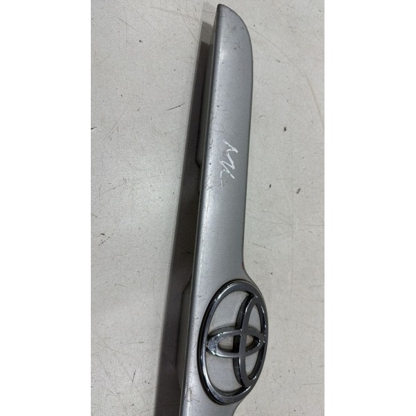 Friso Porta Malas Toyota Corolla 03/08 7681102110 Cinza Friso Porta Malas Toyota Corolla 03/08 7681102110 Cinza