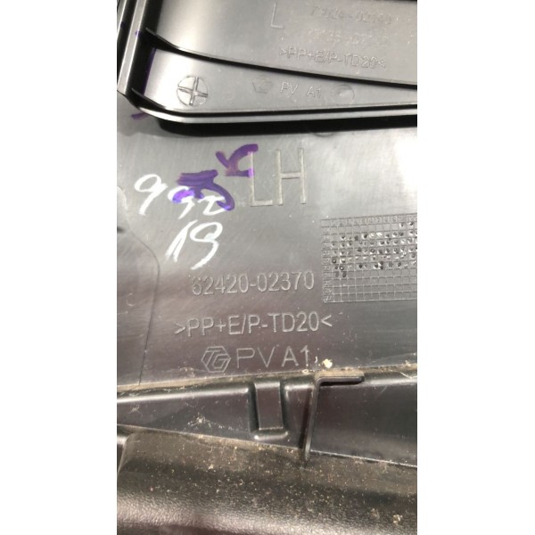 Moldura Coluna Central Esquerda Corolla 2021/2024 6242002370 Moldura Coluna Central Esquerda Corolla 2021/2024 6242002370