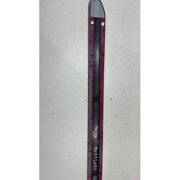 Friso Lateral Cobalt 2012/2016 Dianteira Direita  94732051 Cinza Friso Lateral Cobalt 2012/2016 Dianteira Direita  94732051 Cinza