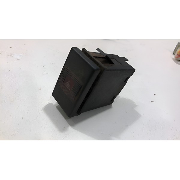 Botão Pisca Alerta Vw Santana 1998 Á 2006 Preto