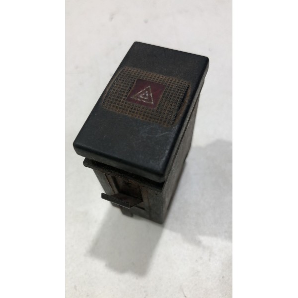 Botão Pisca Alerta Vw Santana 1998 Á 2006 Preto Botão Pisca Alerta Vw Santana 1998 Á 2006 Preto